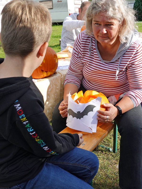 Kürbisschnitzen für Halloween Kürbisschnitzen für Halloween